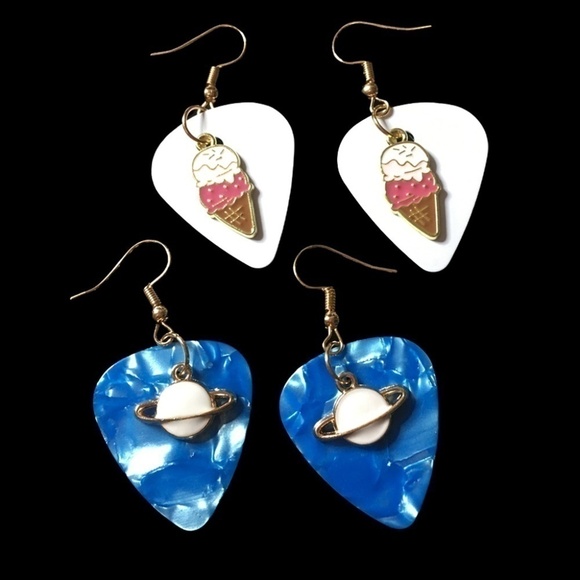 2 PR Earrings Repurposed Guitar Picks Ice Cream Cones & Planet Hand Crafted NIP - Picture 1 of 6